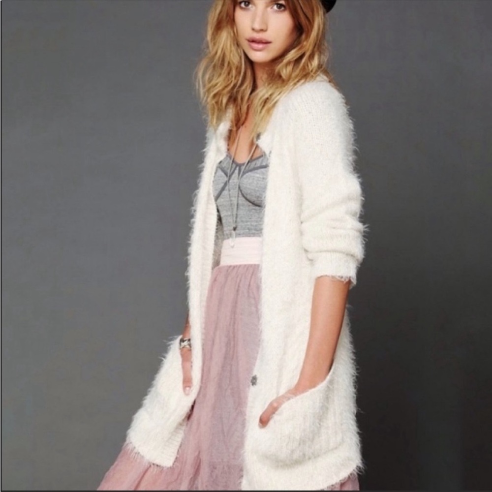 Free People Keep it Fuzzy cardigan NWOT Cream Eyelash sweater size XS - Picture 1 of 10